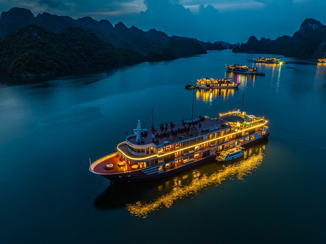 Unique Experiences on a Halong Bay Cruise: A Journey Through Nature’s Wonders