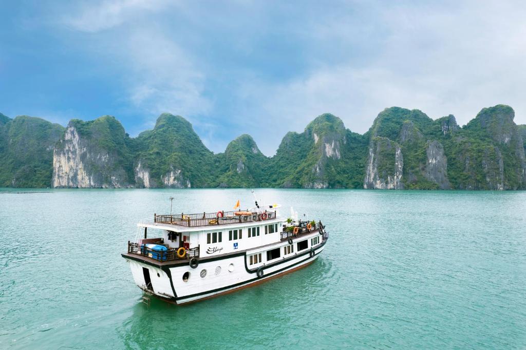 Bhaya Classic Cruises 2 Ngày 1 Đêm