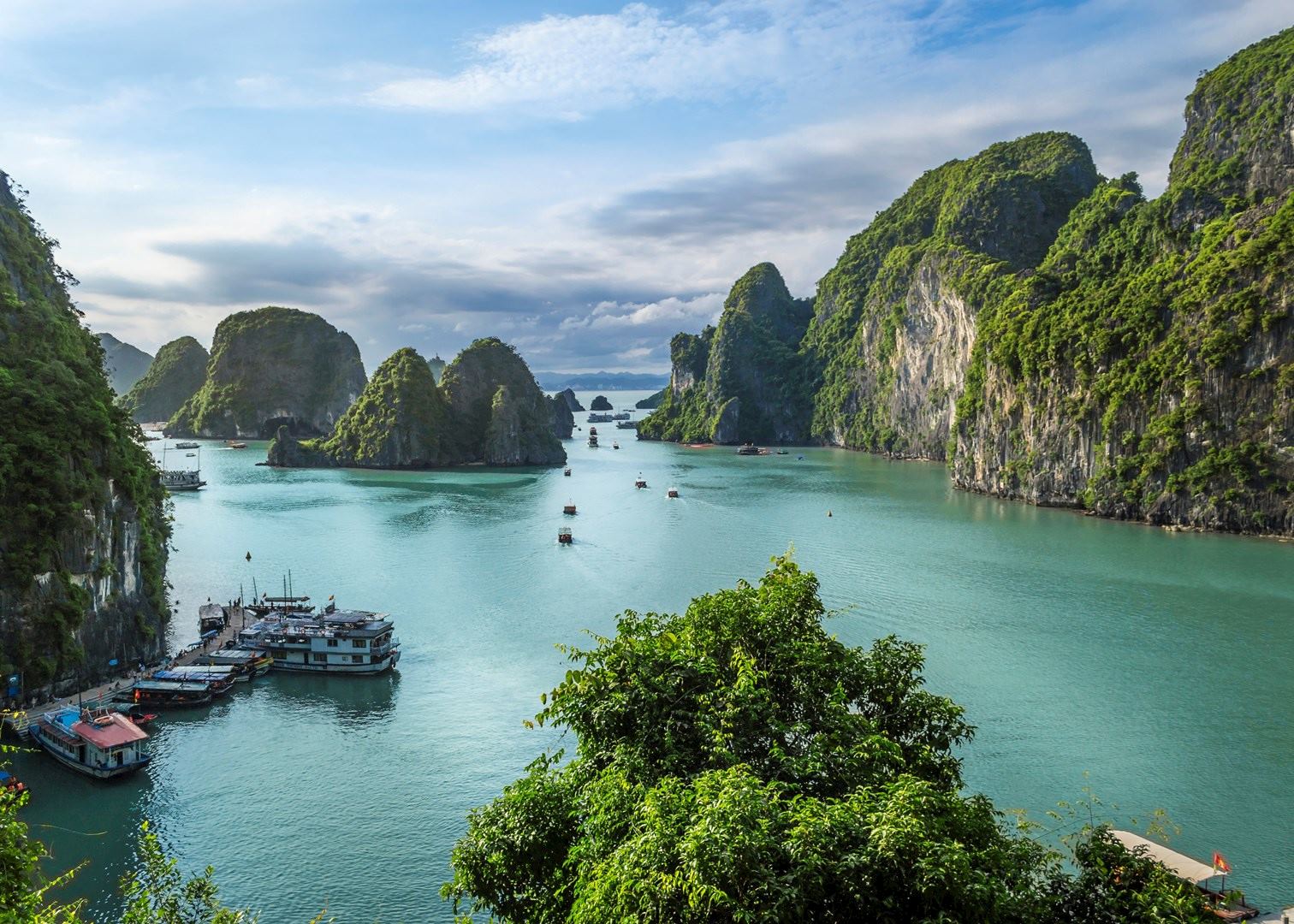 Halong Bay Cruises: A Perfect Romantic Getaway for Couples