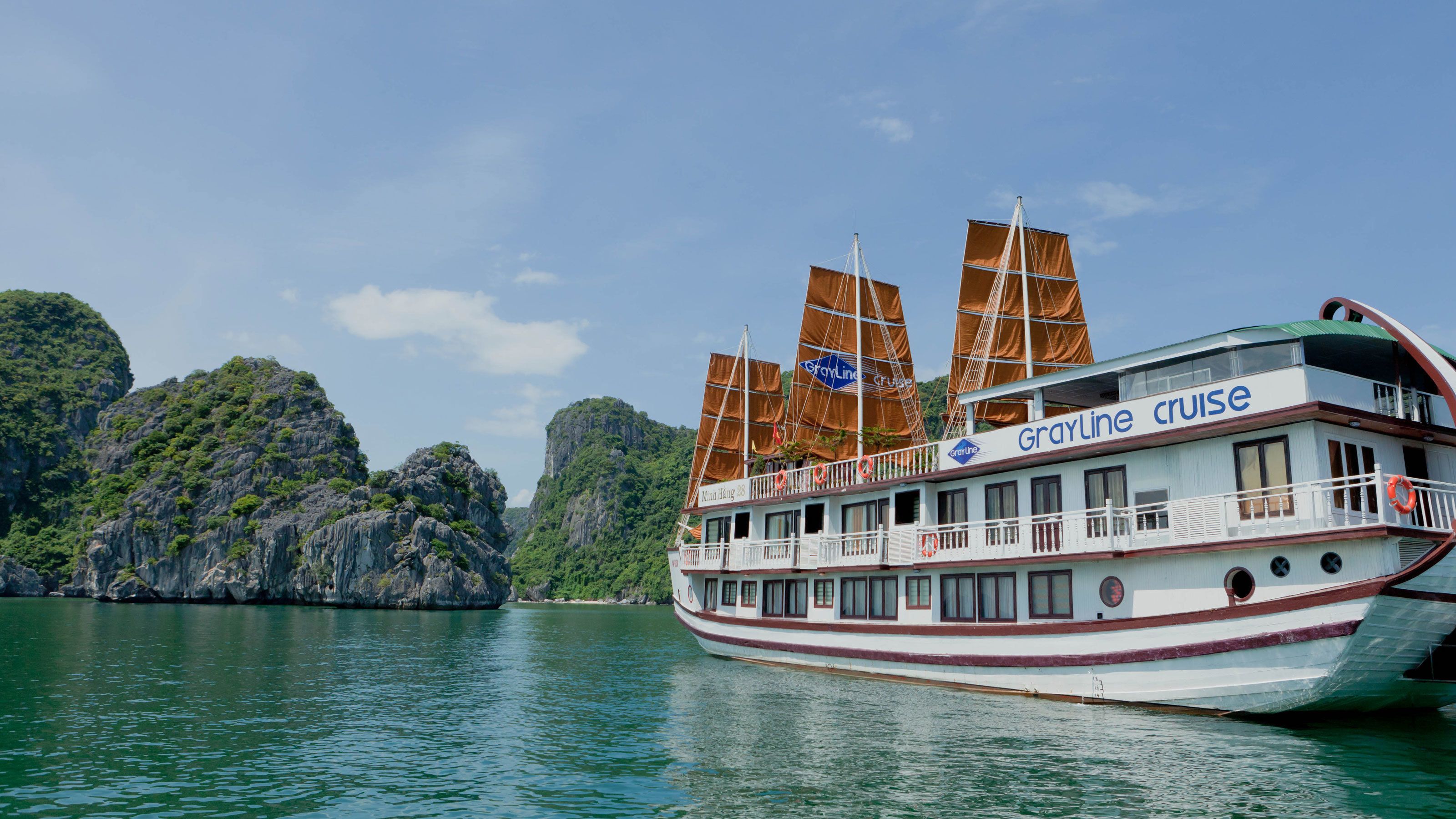 Explore Halong Bay’s Spring Climate on a Scenic Cruise