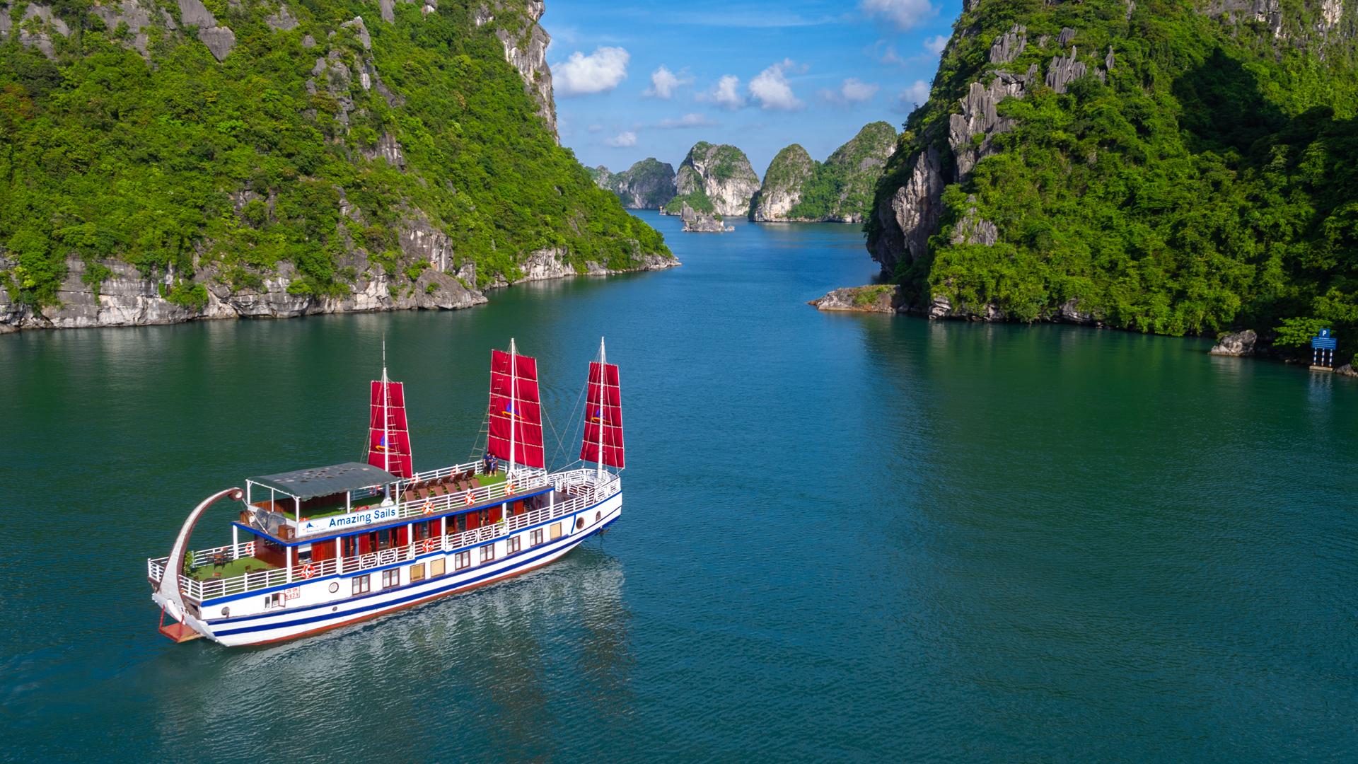 Romantic Exploration at Sea: Cruises for Couples