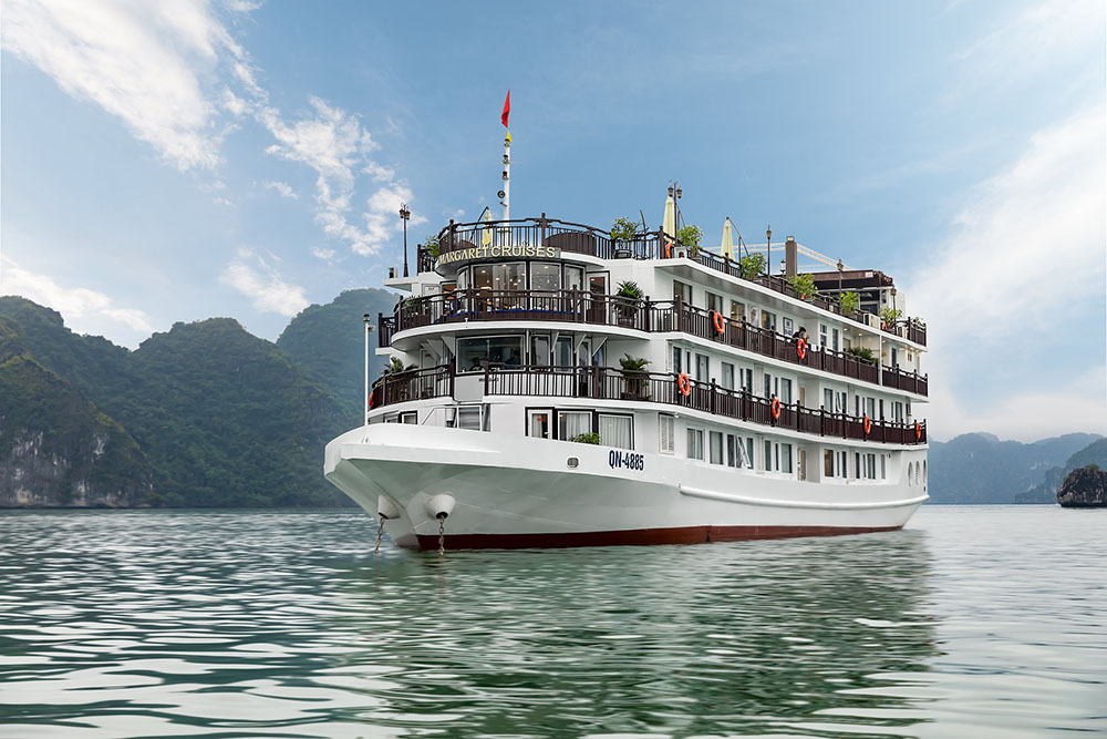 Tips for Choosing the Right Cruise in Ha Long Bay 2024