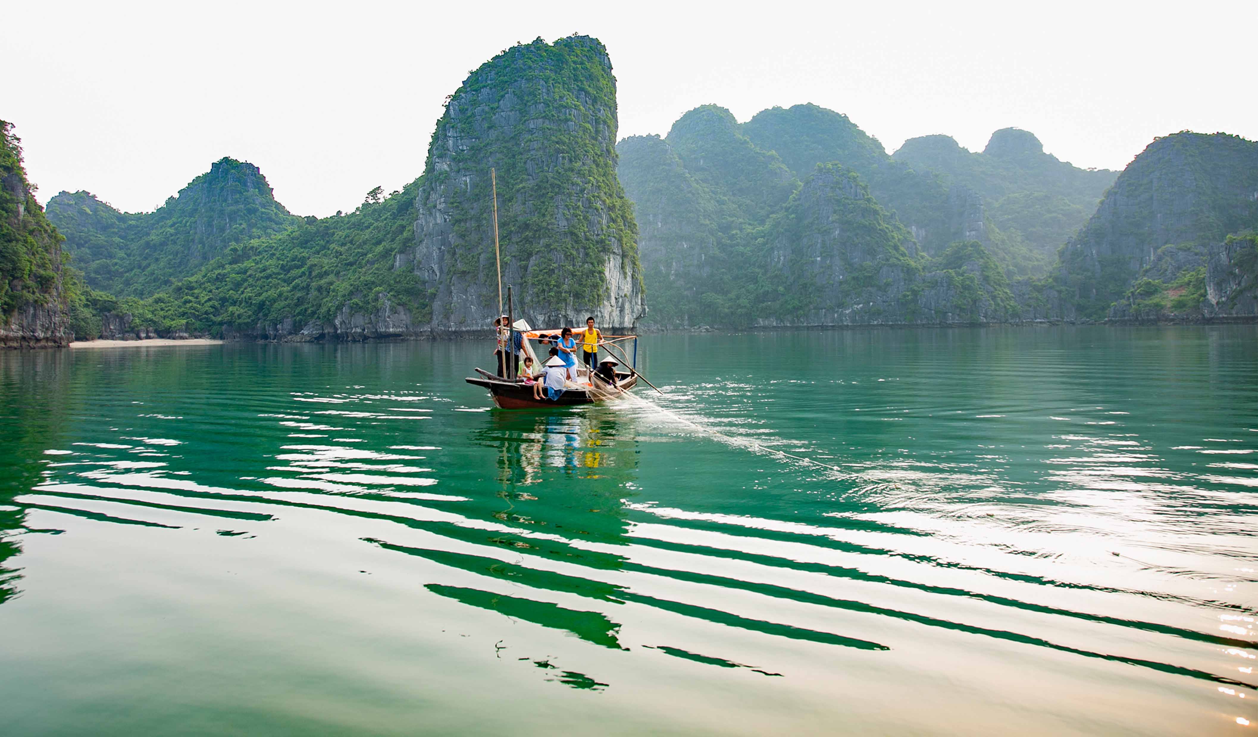 Why Winter is the Best Time for a Halong Bay Cruise Experience