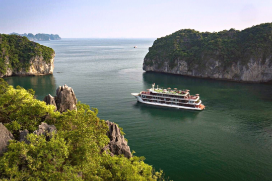 Halong Bay Tet Tourism: Celebrate the Lunar New Year in Style