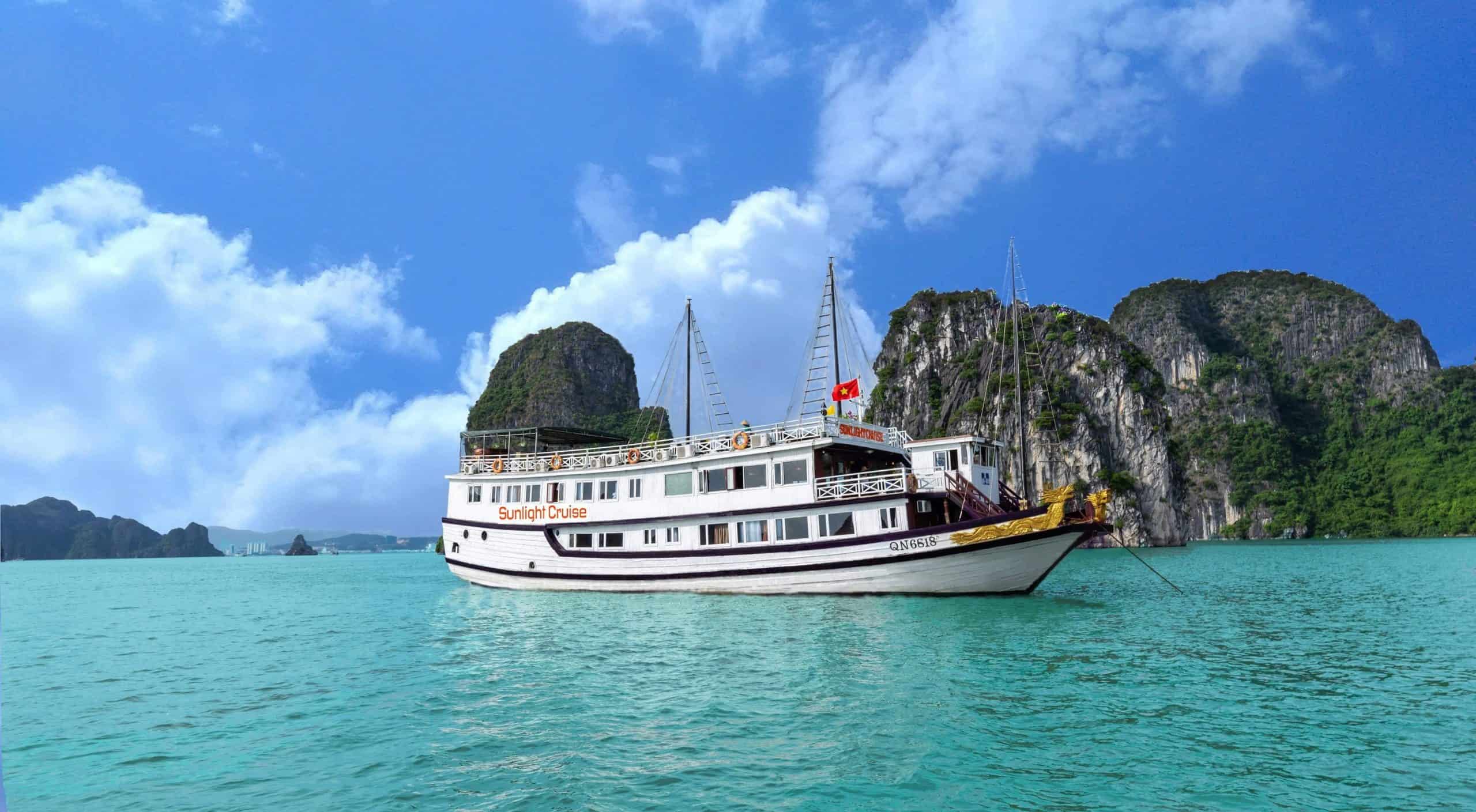 Halong Bay Pre-Peak Season Cruises: Discover Quiet Waters and Breathtaking Views