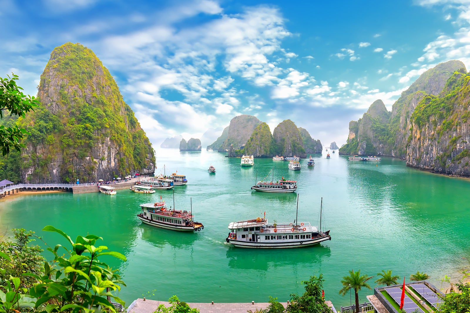 Stunning Scenery and Unforgettable Memories on a Halong Bay Cruise