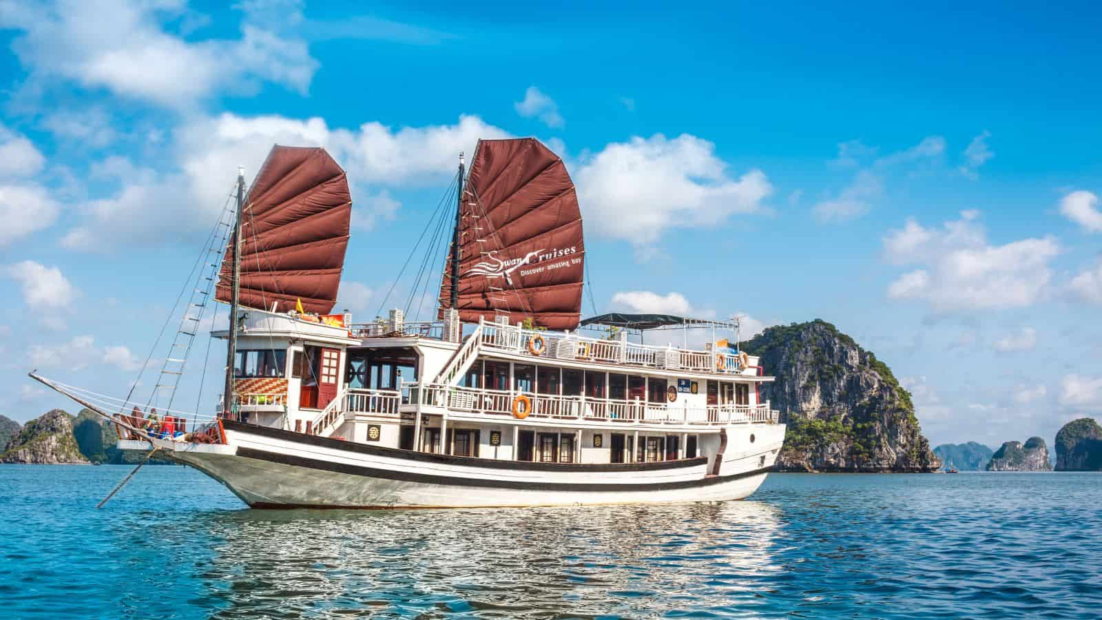 Exclusive Private Tour of Halong Bay on a Luxury Cruise