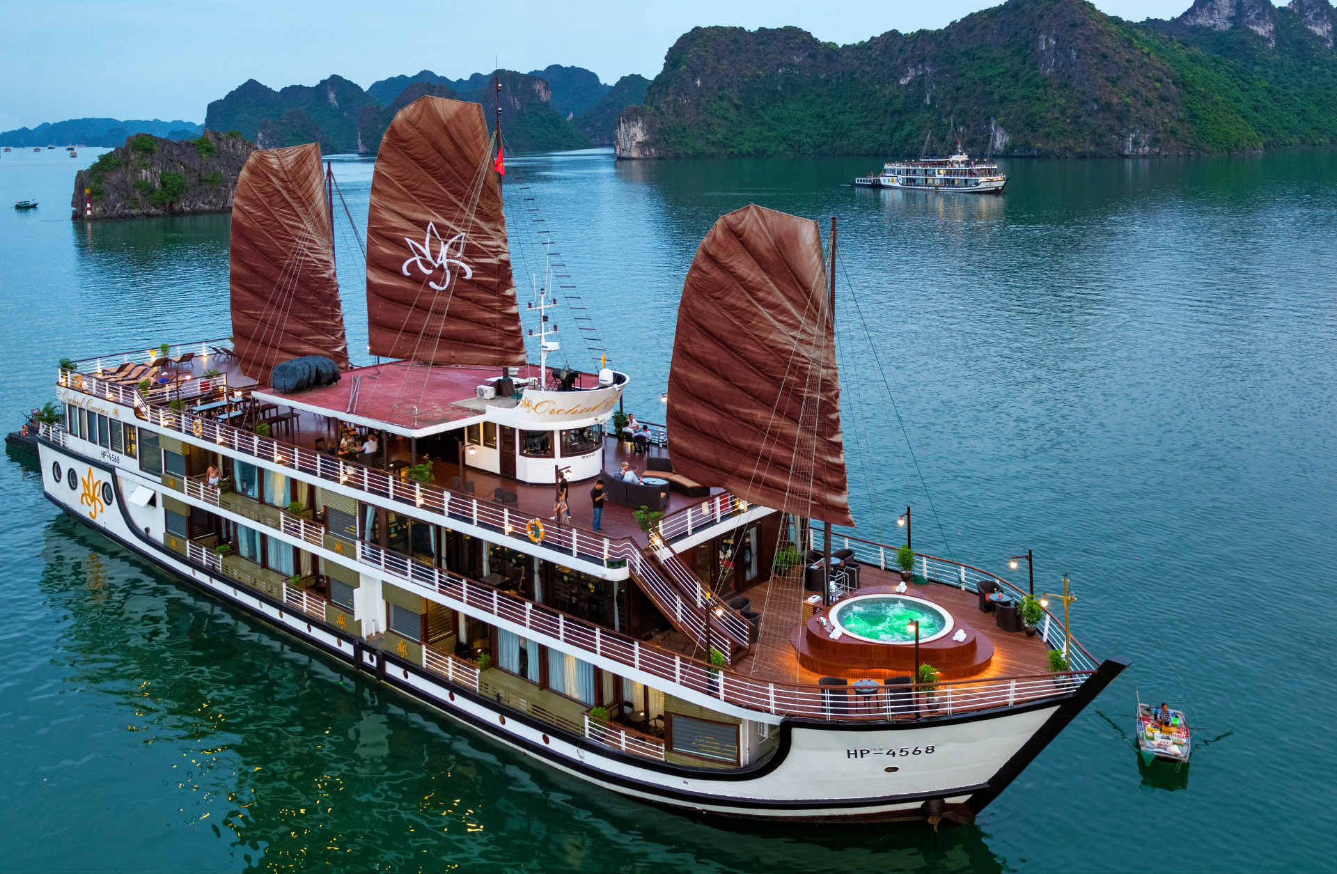 Tet in Halong Bay: Celebrate with a Scenic Cruise and Stunning Views