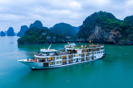 Celebrate Vietnamese Tet with a Halong Bay Cruise Experience