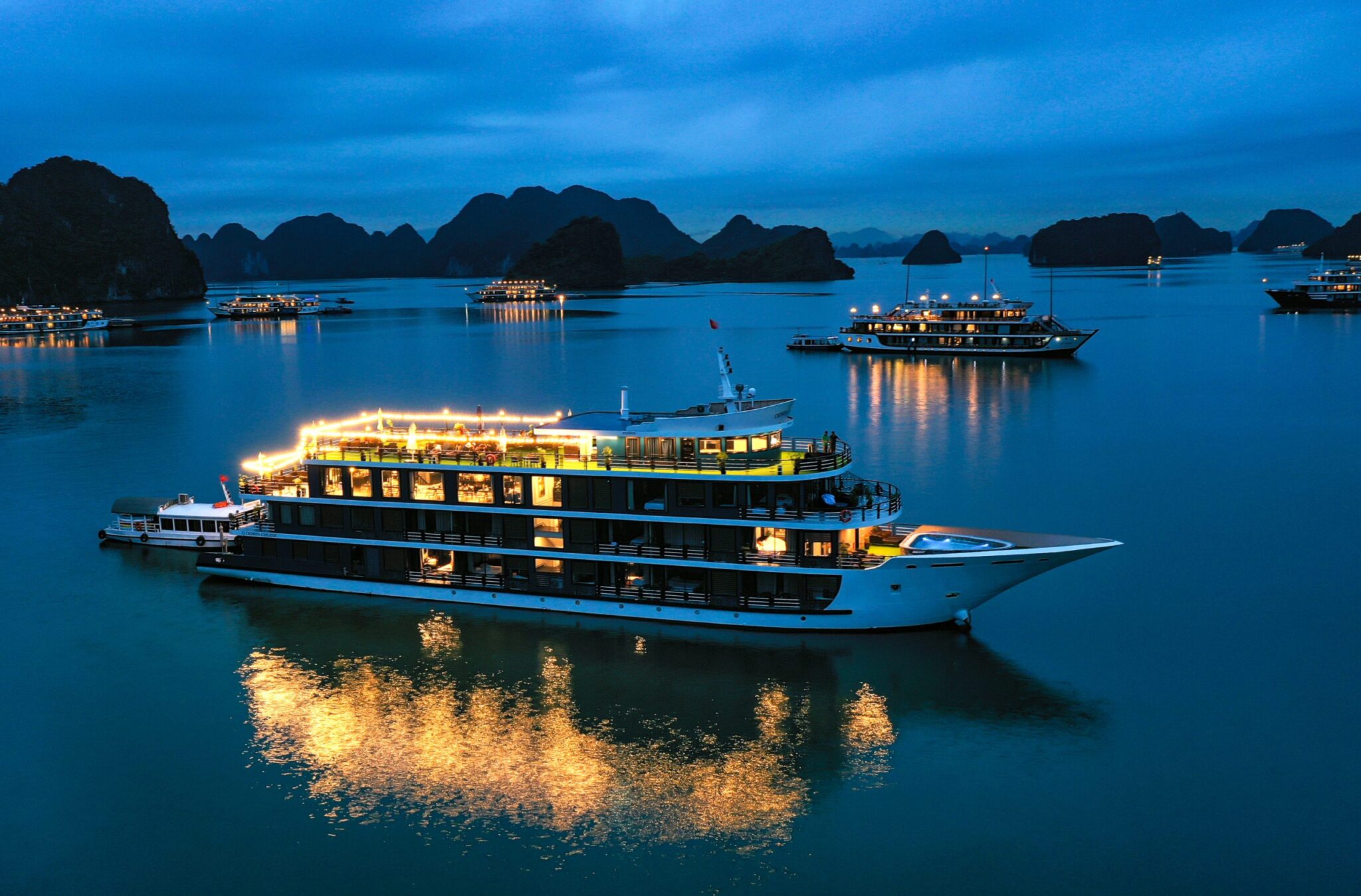 Unique and Unforgettable Experience with Halong Bay Cruise Service