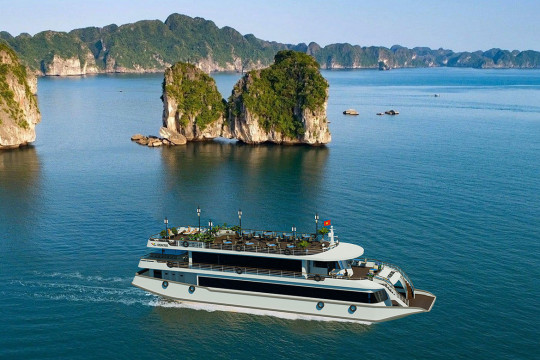 Private Halong Bay Cruise: A Tailored Journey on the Water