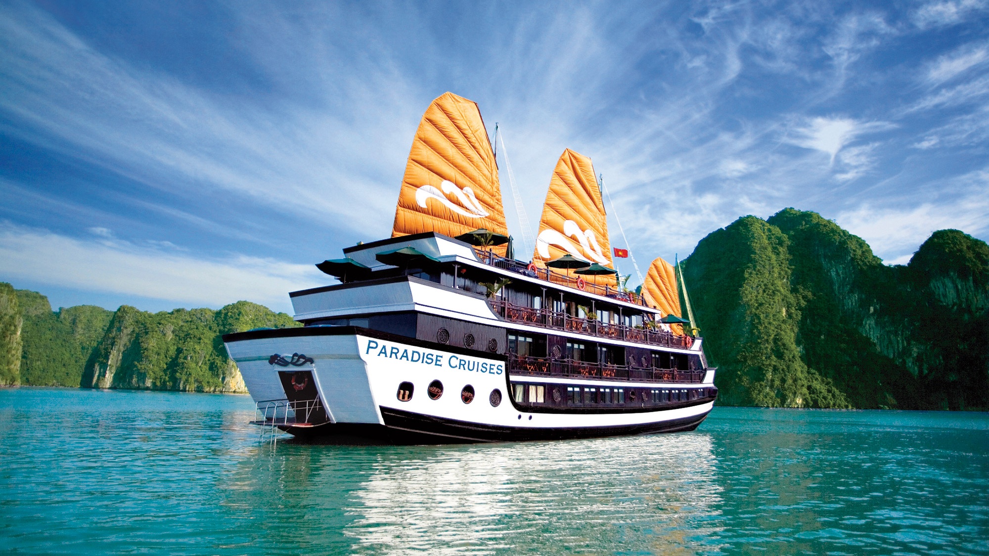 Ha Long Bay 5-Star Cruise – A Luxurious Getaway Amidst Majestic Seas and Skies