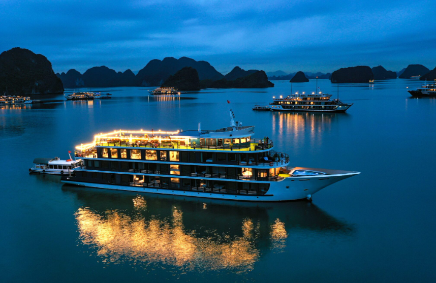 Ha Long by Night – A Journey to Enjoy a Luxurious Dinner on a Cruise